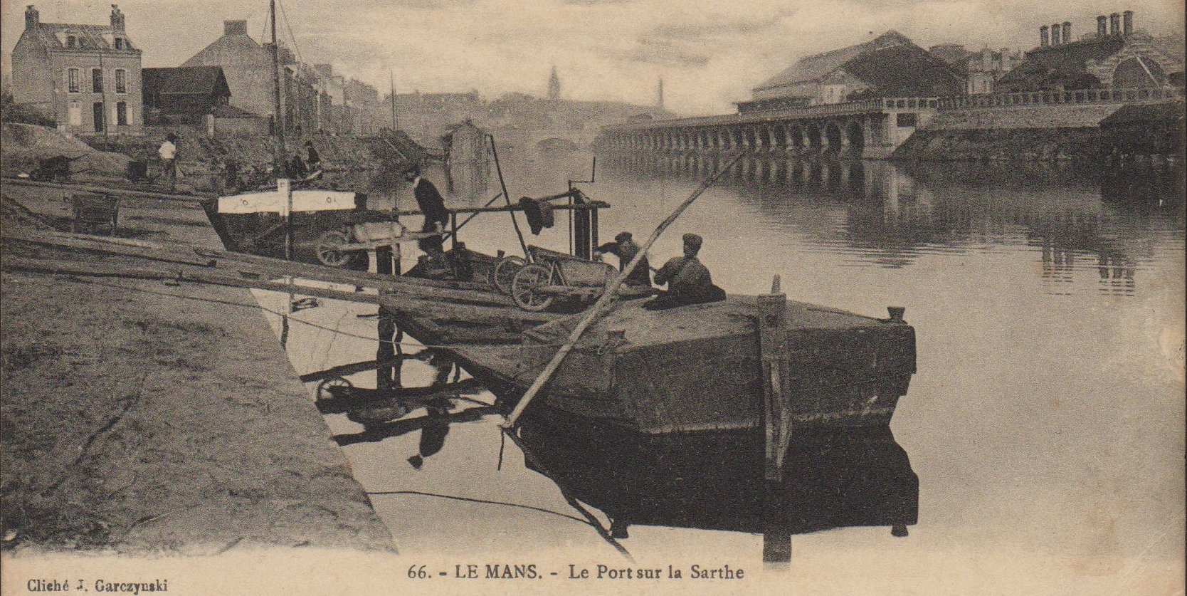 Le Mans : Le Port et vue sur la Gare Centrale des 'Tramways de la Sarthe'
